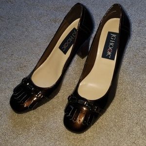 Brown heels. Some peeling.